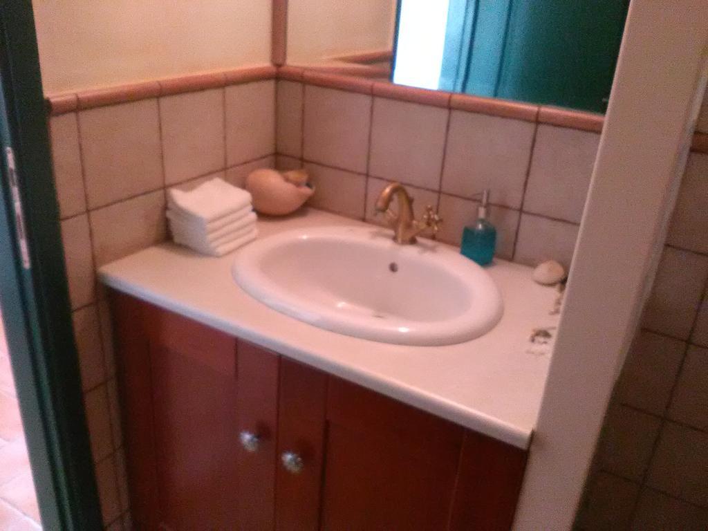 Marathon Beachside Villa 100M From The Beach Schinias Esterno foto