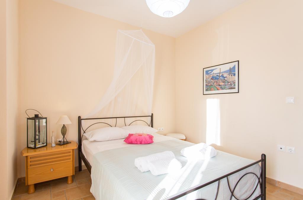 Marathon Beachside Villa 100M From The Beach Schinias Esterno foto