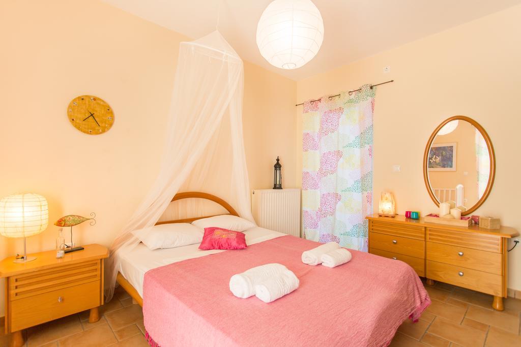 Marathon Beachside Villa 100M From The Beach Schinias Esterno foto